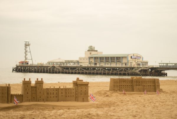Windsor_castle_buckingham_palace_queen_birthday_90_sand_sculpture_bournemouth