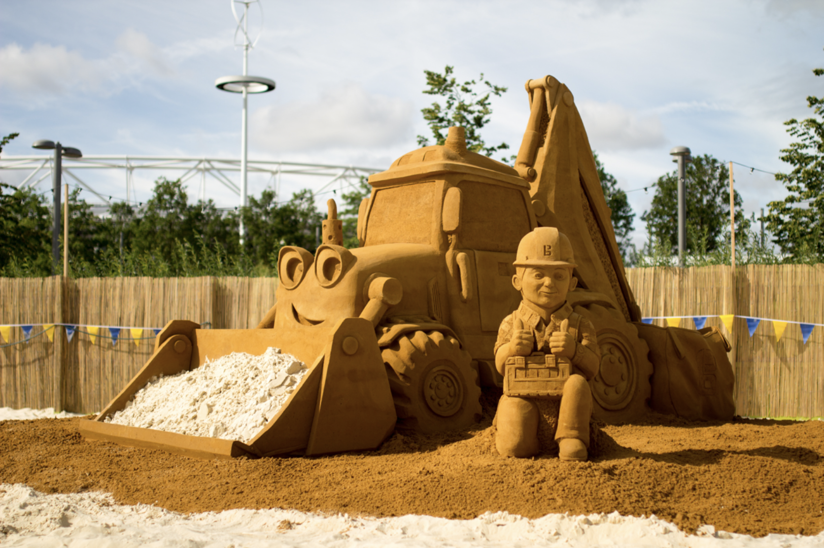 Bob The Builder and his team visit a pop up beach in London