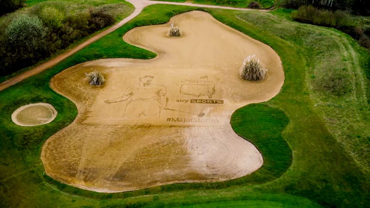 A real bunker sand drawing challenge for Sky Sports