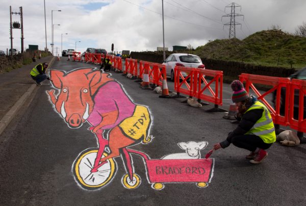 sand_in_your_eye_3D_anamorphic_images_tour_de_yorkshire_land_art