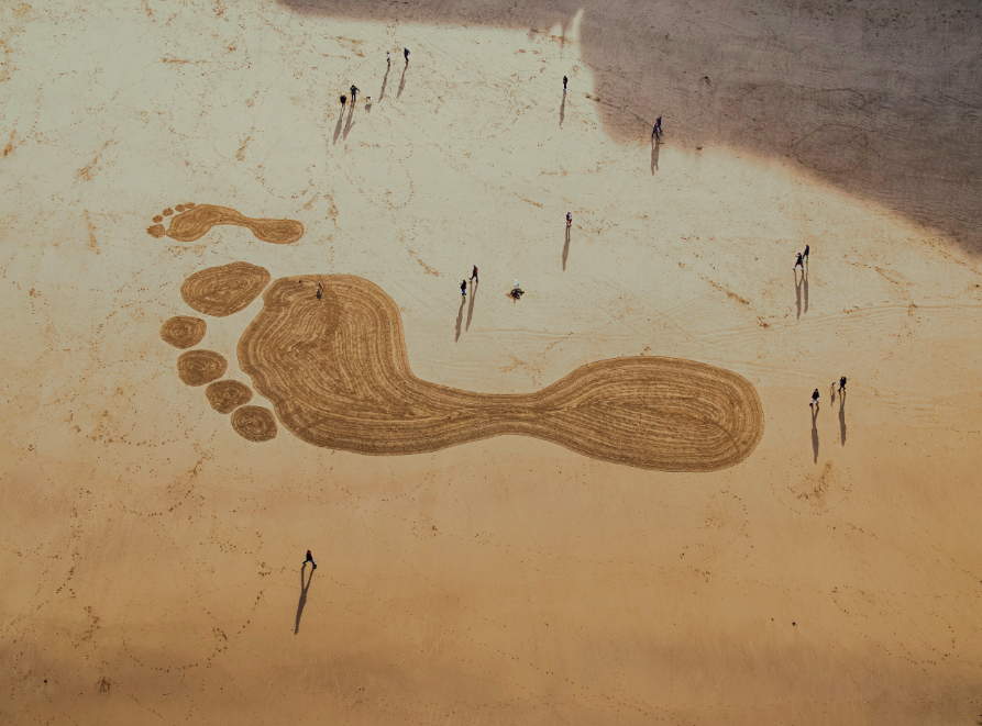 Footprints in the sand – sand art for EDF