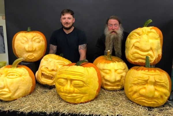carved_pumpkins_couriered