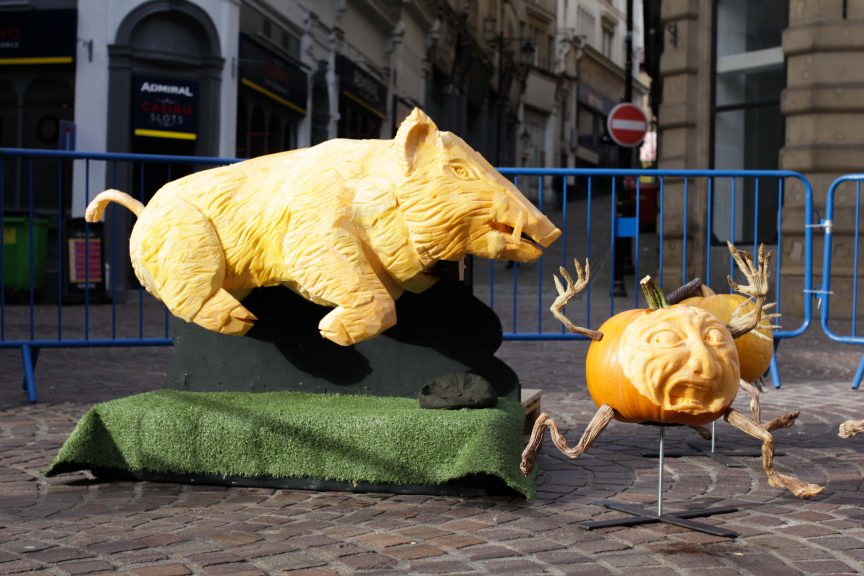 The UK’s first ever carved pumpkin sculpture!