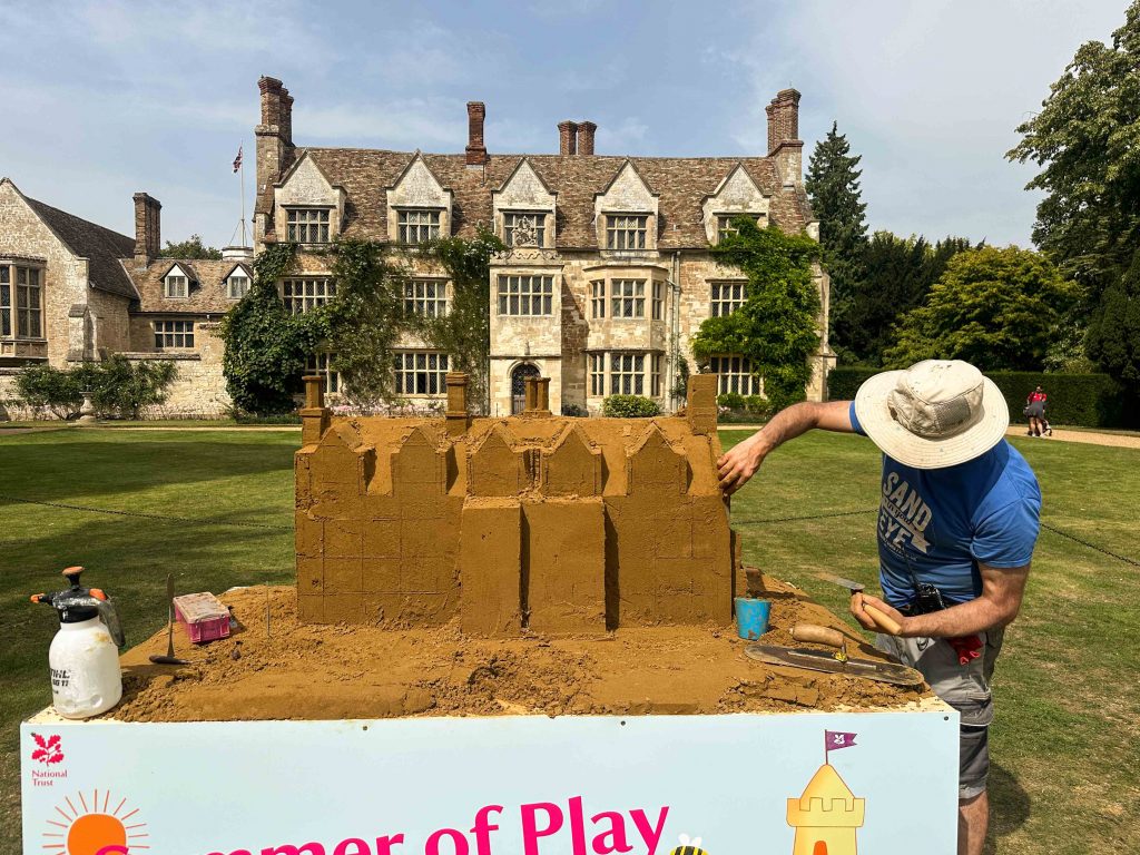 carving sand sculptor