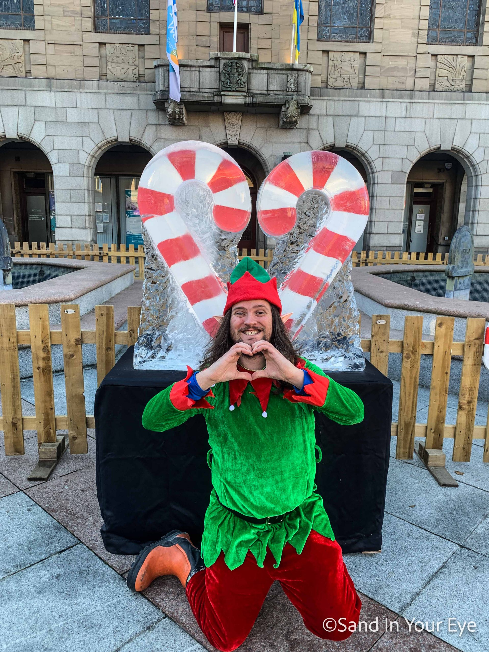 ❄️ Dundee Sparkles: How Ice Sculpture Brought Festive Magic to the Christmas Switch-On!