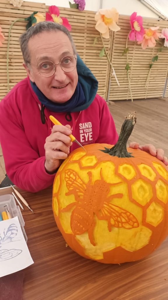 🎃 A Grand Tour of Pumpkin Sculpture Fun with the RHS! 4 professional pumpkin carver