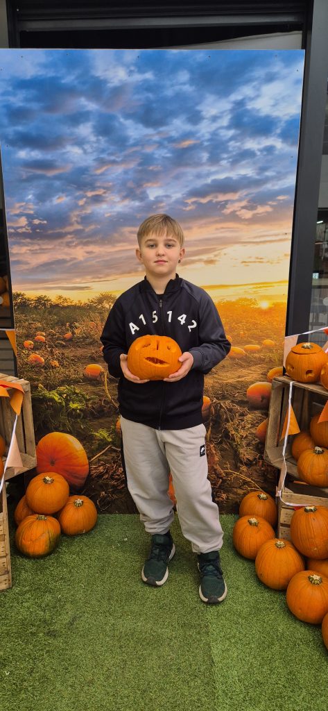 pumpkin carving patch uk