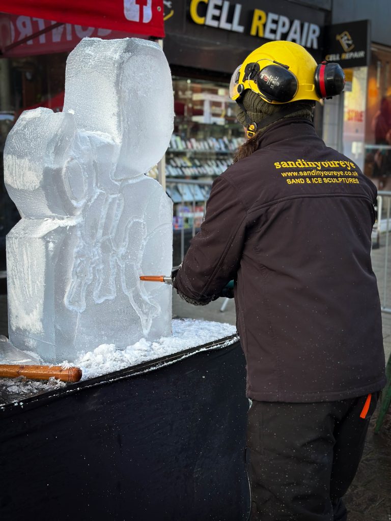 1 hour live ice carving 1