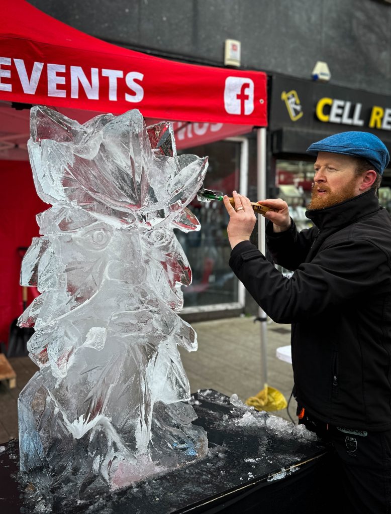 1 hour live ice carving 19