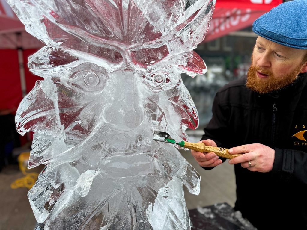1 hour live ice carving 20
