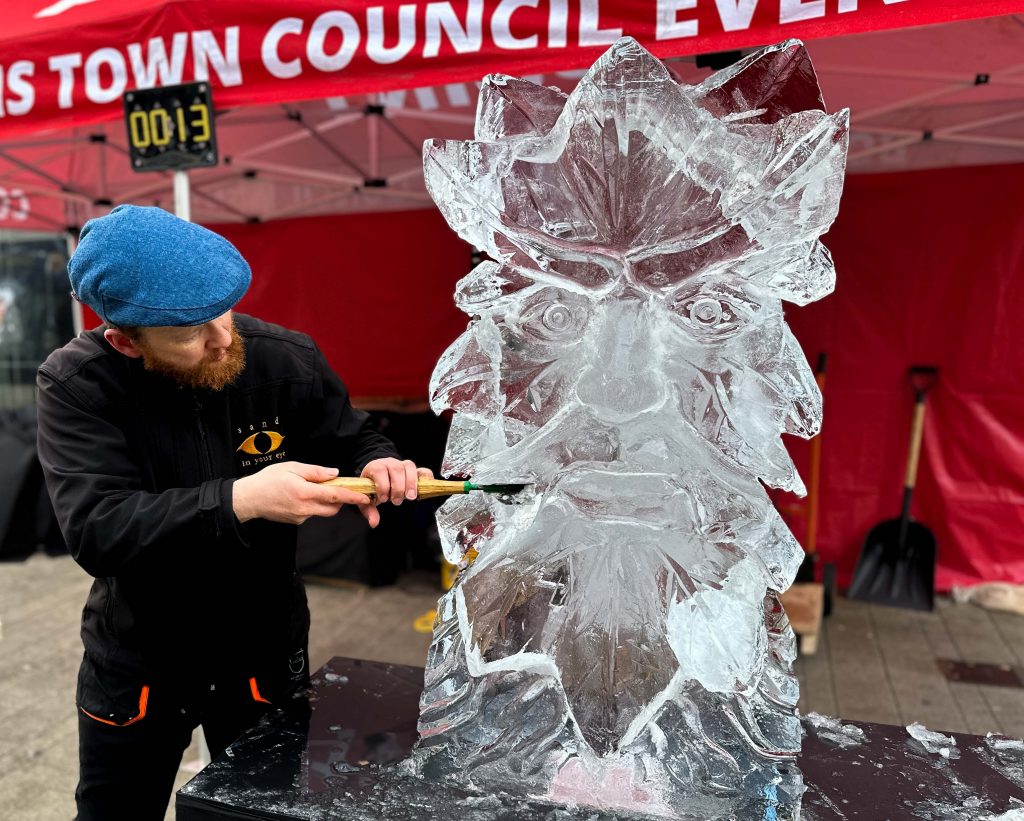 1 hour live ice carving 22