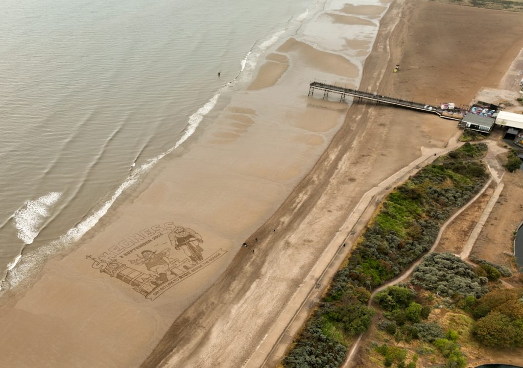 Tour of Britain Skegness Sand Drawing 4 Cycle_race_sand_art