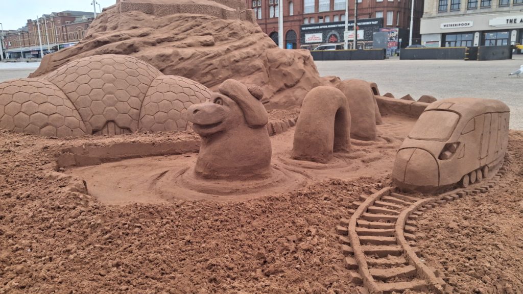 Landmarks sand sculpture in Blackpool for Railcard 6 british_sand_sculptor