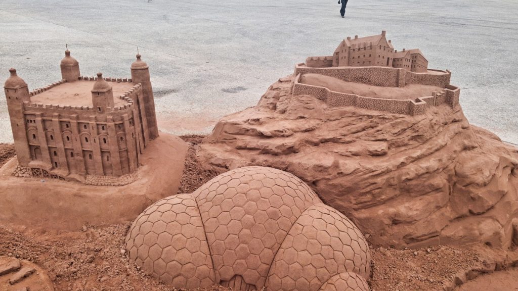 Landmarks sand sculpture in Blackpool for Railcard 4 uk_sand_sculptor